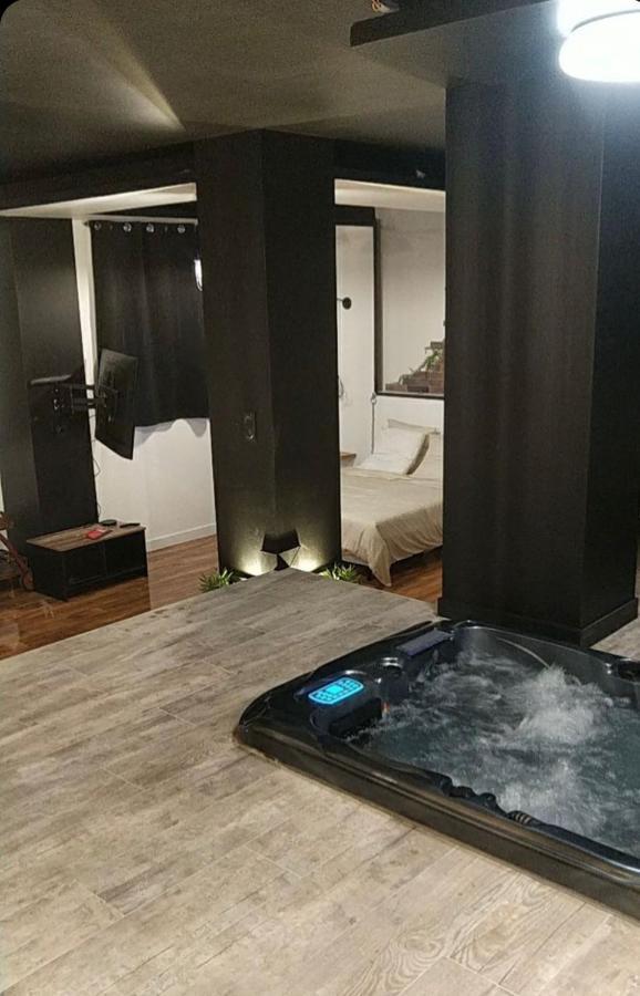 La Suite Grenoble Spa Jacuzzi Et Sauna Privatif المظهر الخارجي الصورة